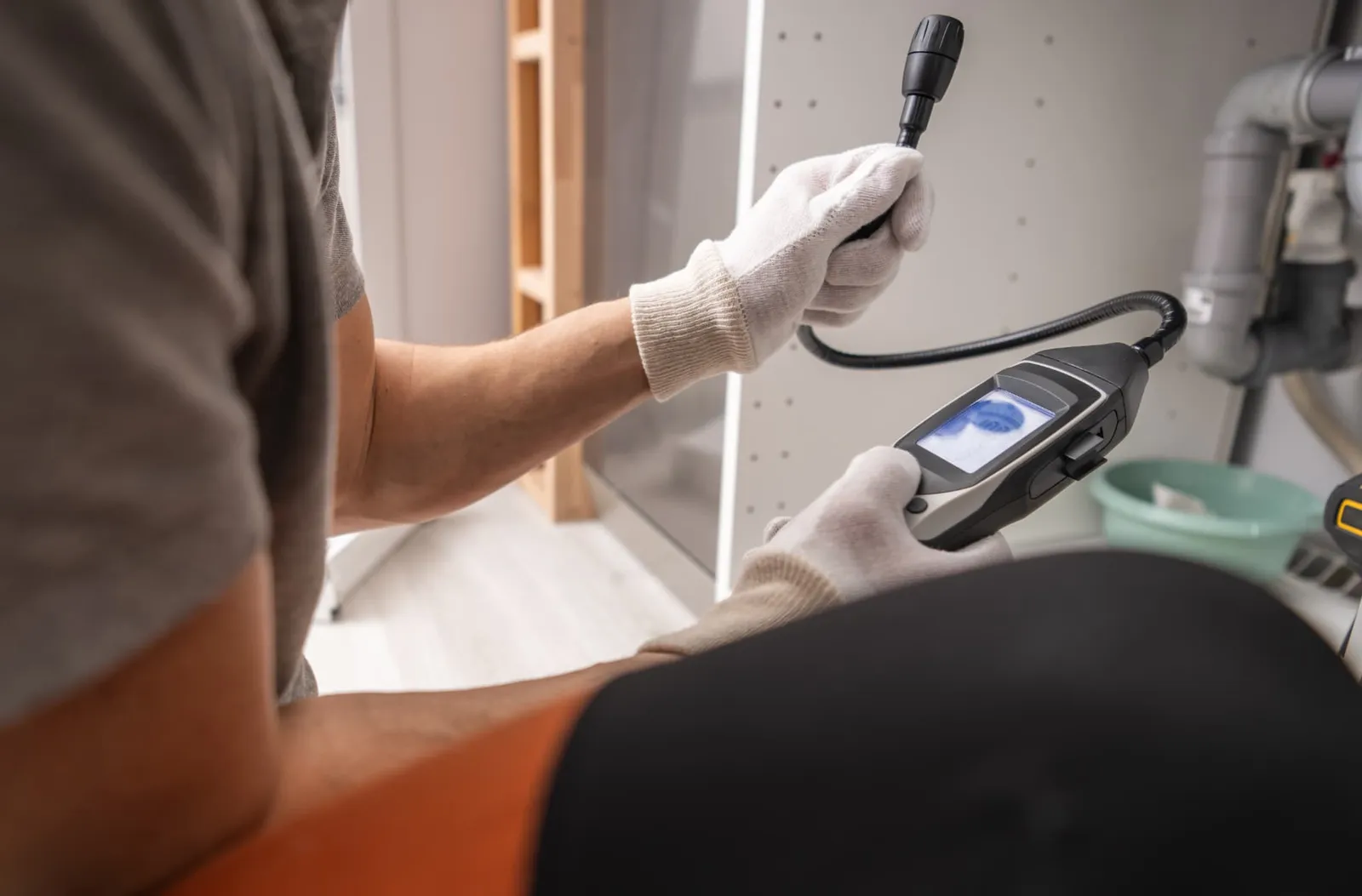 Leak detection on domestic pipework